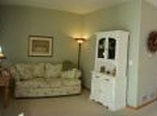 105 Stockton Dr, Grayslake, IL 60030