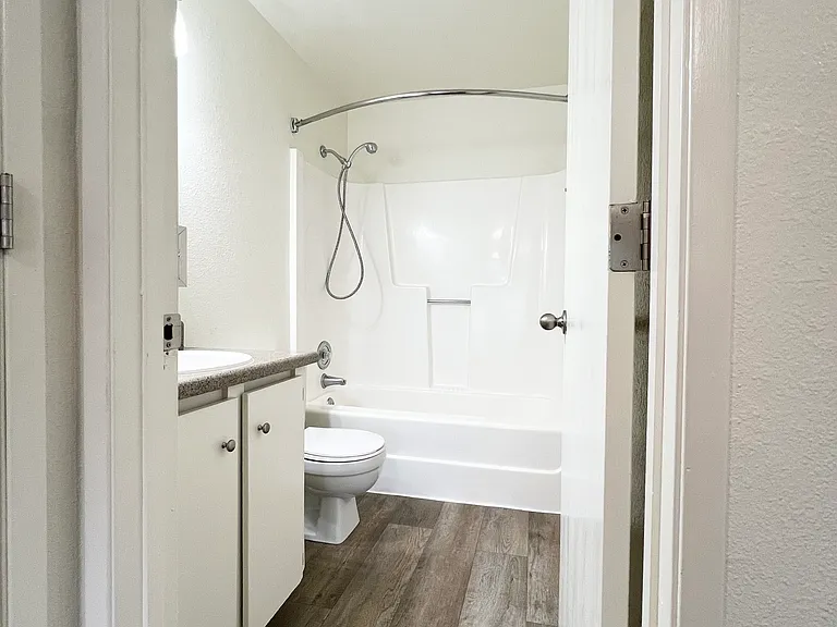 Sunset Ridge Apartments — Photo 13