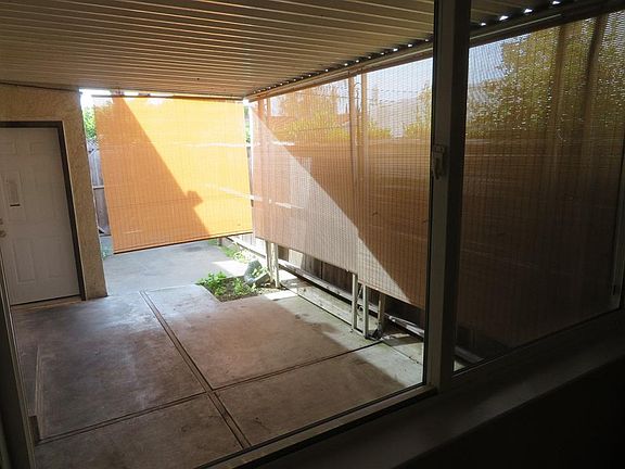 5th image of 1095 Delna Manor Ln APT 1