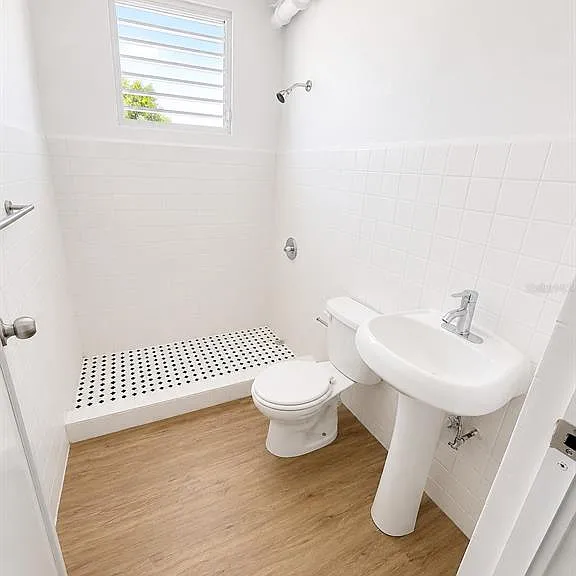 2844 Roosevelt #301 — Photo 7