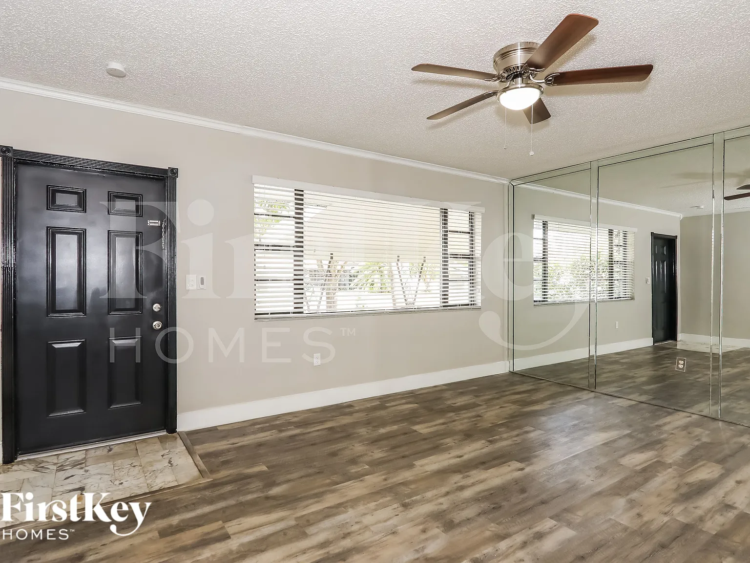 3 bed, 2.0 bath, 1885 sqft, $3,495 — Photo 2