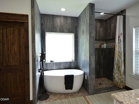 5th image of 8073 Jasmine Dr