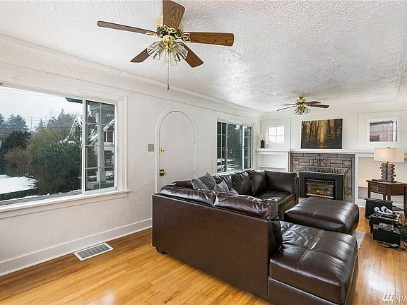 5th image of 1614 Burwell St