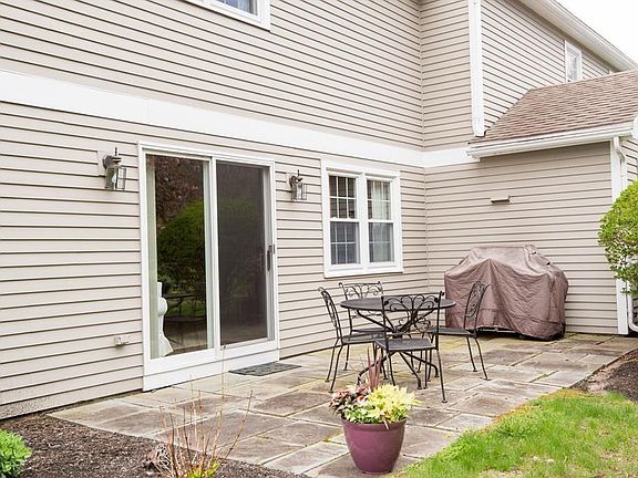 5th image of 22 Ipswich Woods Dr