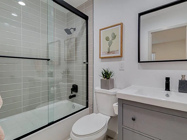 Luxury 2 Bed / 2 Bath Double Primary Apartment Near Old Town Scottsdale | Private Patio + 1 Month... — Photo 10