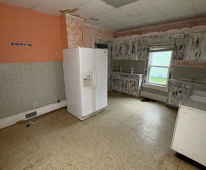 564 N North Court St — Photo 19