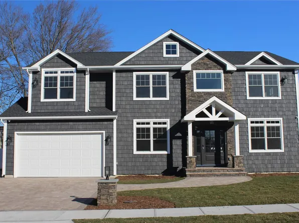 209 N Queens Avenue, Massapequa, NY 11758