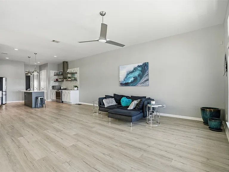 709 N Bayshore Dr — Photo 8