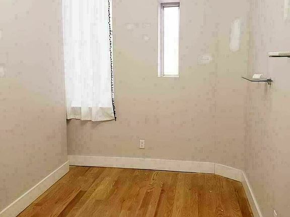 3rd image of 249 Montrose Ave #1C