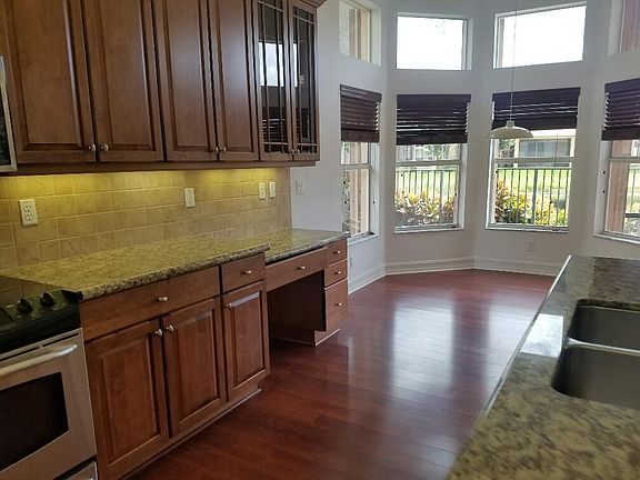 5th image of 10840 Deer Park Ln