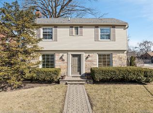1888 Littlestone Rd, Grosse Pointe Woods, MI 48236
