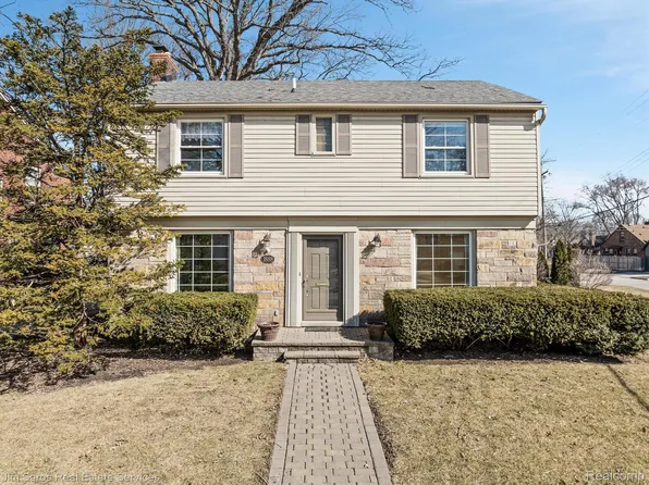 1888 Littlestone Rd, Grosse Pointe Woods, MI 48236