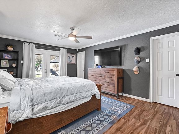 4th image of 4902 Green Willow Ln