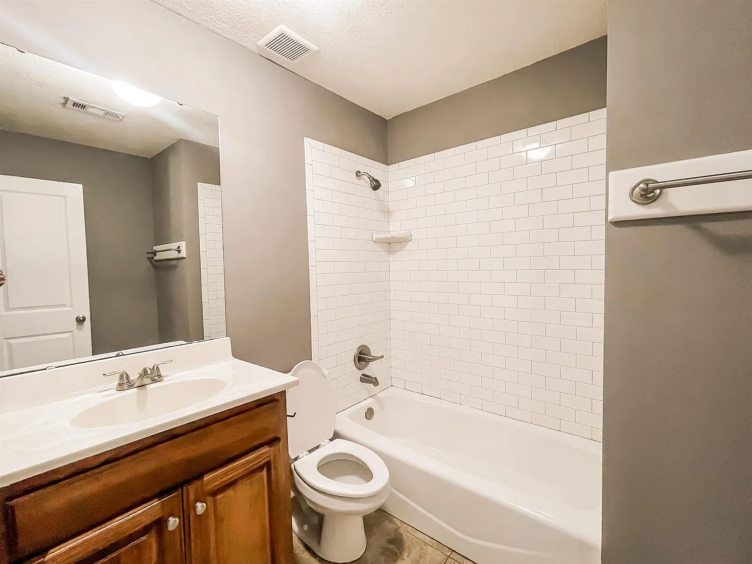 1624 Oxford Place — Photo 4