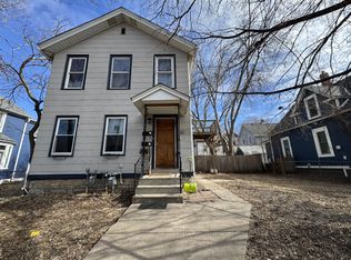 32 Douglas St #1, Saint Paul, MN 55102