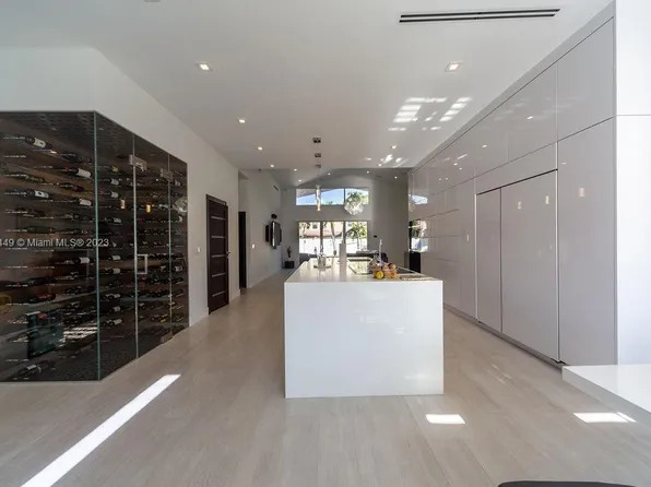 1073 NW 183rd Ave, Pembroke Pines, FL 33029