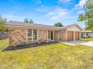 1104 Augusta Rd, Benbrook, TX 76126