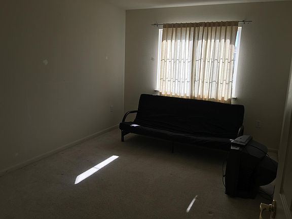3rd image of 425 Fieldstone Dr
