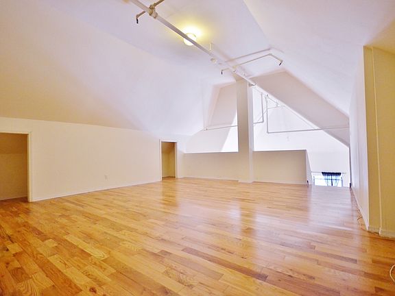 4th image of 162A McLean Ave #2