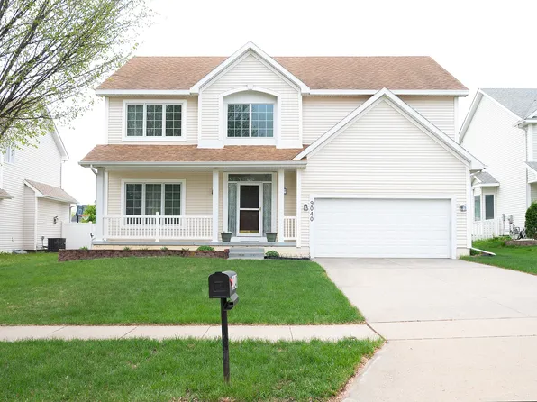 9040 Telford Cir, Johnston, IA 50131