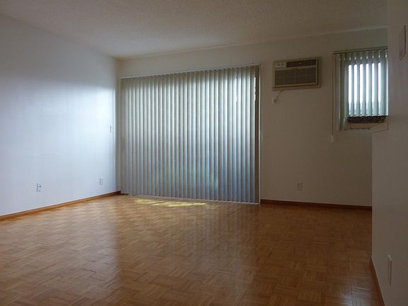 5th image of 2055 Rodney Dr #106