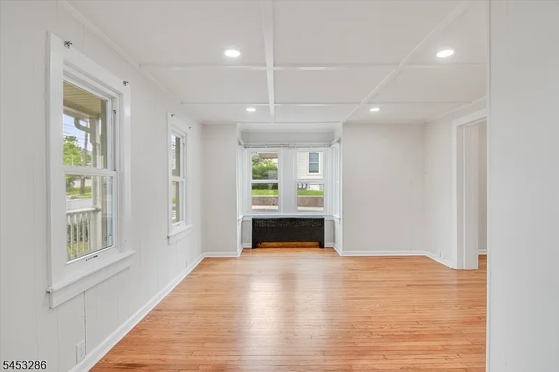 3 bed, 1.0 bath, $3,200 — Photo 3