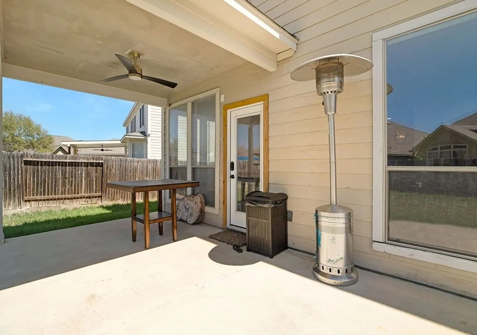 Spacious 5BR House in Seguin — Photo 2