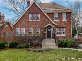 818 N Summit St, Wheaton, IL 60187