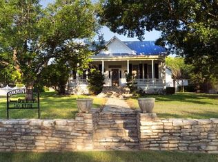 710 Ettie St, Fredericksbrg, TX 78624