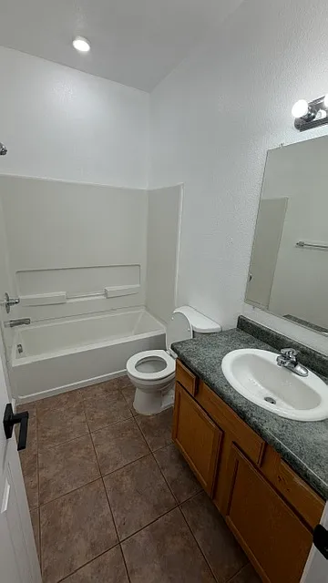 2 bed, 950 sqft, $1,800 — Photo 2
