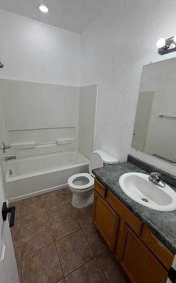 1520 E 78th Ave #4 — Photo 2
