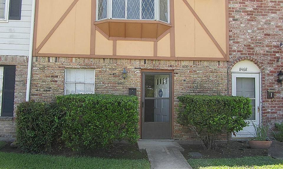 1st image of 8470 Leawood Blvd