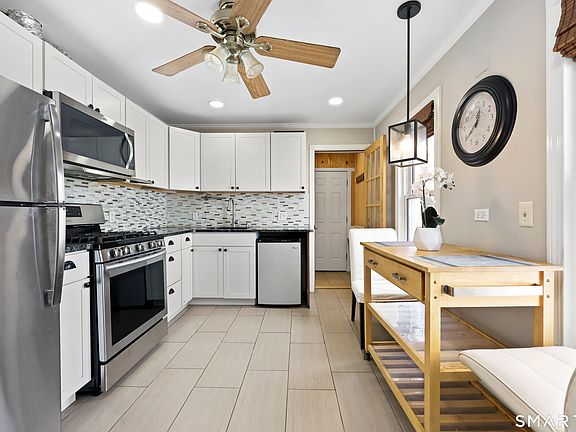 4th image of 1554 Capitol Ave