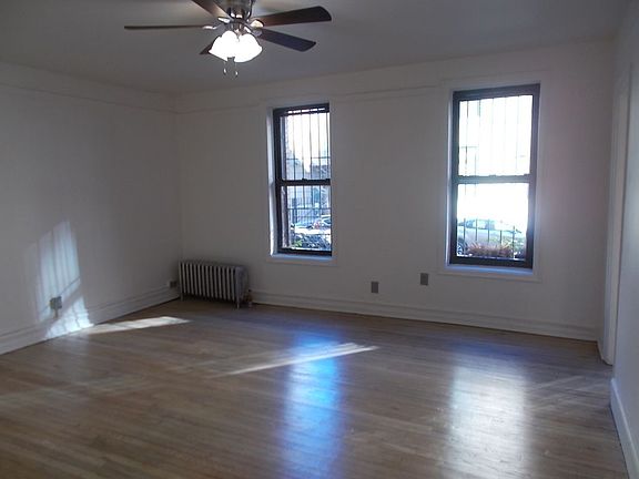 3rd image of 540 Saint Johns Pl APT 1F