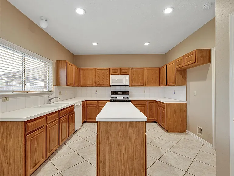 16423 Ash Point Ln — Photo 14