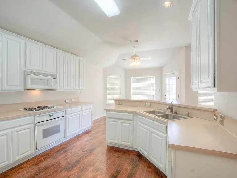 4909 Clove Ct — Photo 6