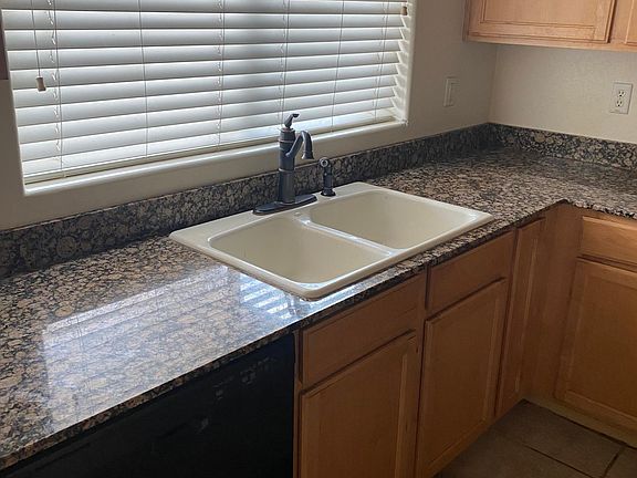 3rd image of 1057 E Julian Dr