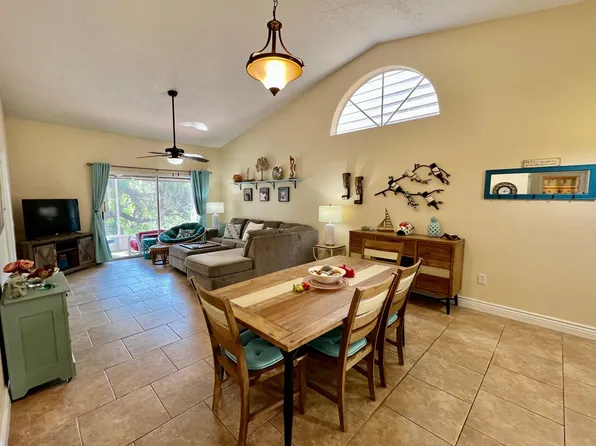 3075 Fox Ln, Palm Harbor, FL 34683