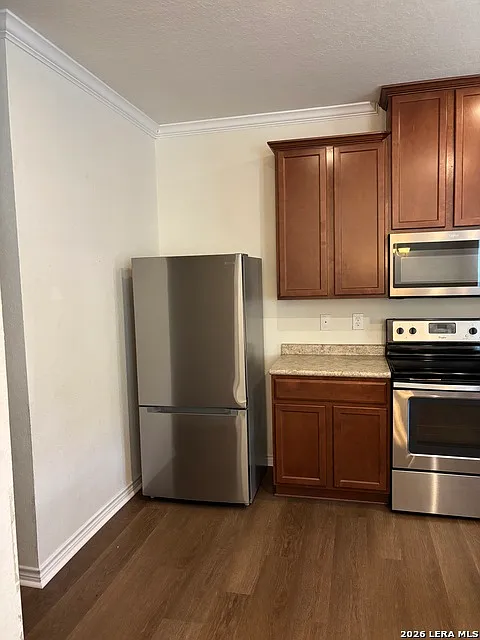 3 bed, 2.5 bath, 2031 sqft, $1,700 — Photo 4