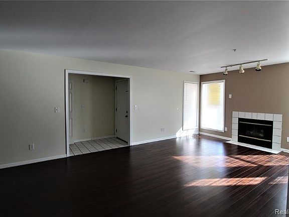 5th image of 28472 Carlton Way Dr