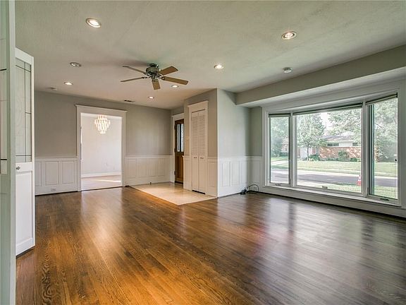 3rd image of 8859 Larchwood Dr