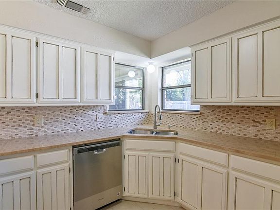 4th image of 6108 Ivy Glen Dr