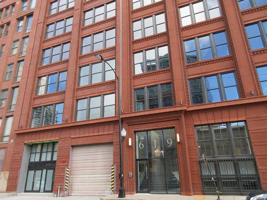 1st image of 700 N La Salle Dr #704