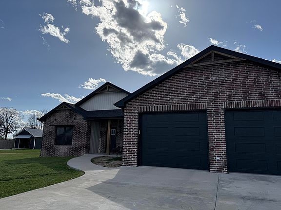 3rd image of 2705 Ferris Drive