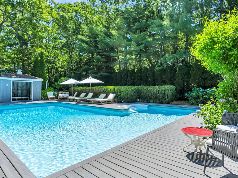 39 Montauk Ave — Photo 2