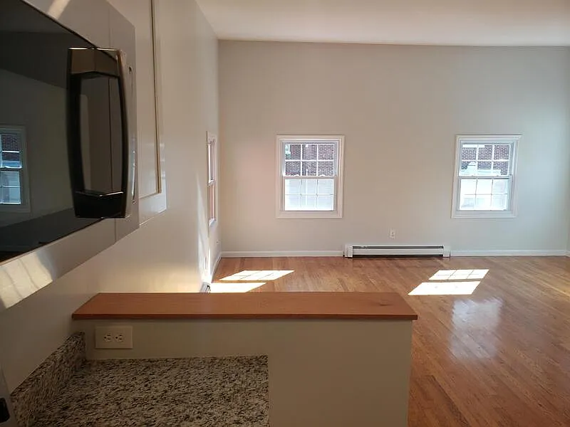 1 bed, 1.0 bath, 900 sqft, $1,750 — Photo 2