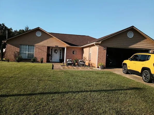 10101 Woodmere Dr, Fairhope, AL 36532