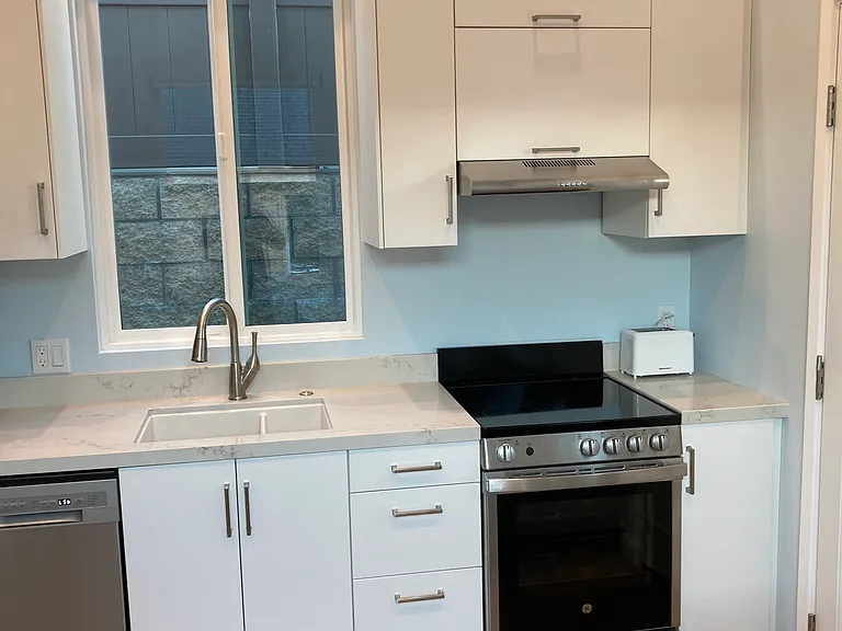 1352 Oak Ave — Photo 13