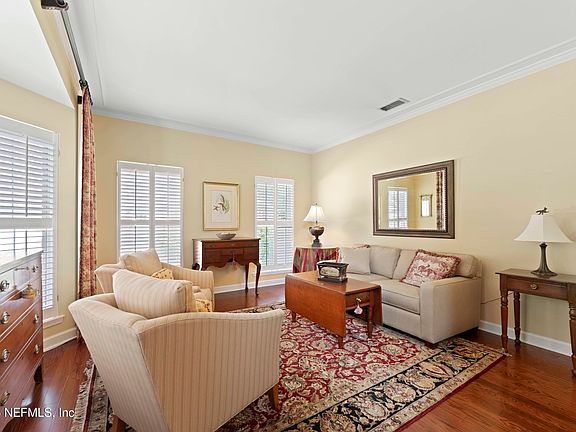 5th image of 8659 HAMPSHIRE GLEN Drive S
