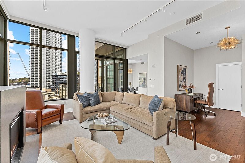 4th image of 900 Lenora Street #1203